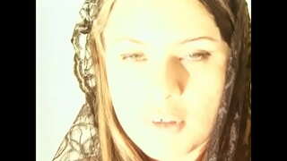 Duch kolegy zatkli jeho vlastní mozek přišel redhaired děvka s kozama obílené po haedcore styk s třemi kolegy, aby jí připomenout, o své dluhy