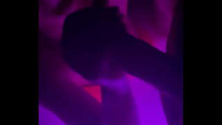 Vzal mou malou sestru do horké lázně, aby sát můj penis