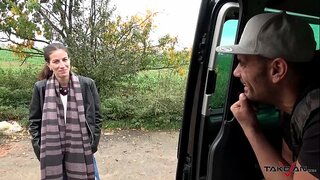 ���ุ่มที่รักถูกพรมตัวด้วย Jizz อยู่ยู่เบื้องหลัง